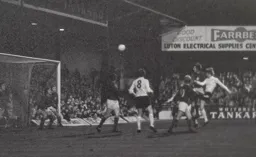 Robin Wainwright fires in an effort