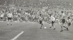 Don Givens surrounded