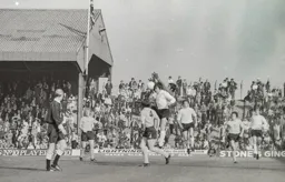 Vic Halom bullying the Hull keeper