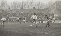 Vic Halom lines up to shoot