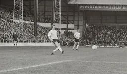 Mike Keen with a precision pass