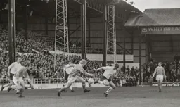 Viv Busby slickly receives a pass