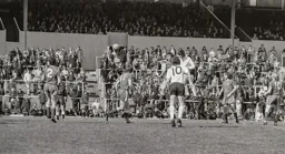 Don Givens powers in a header