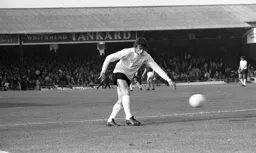 Jimmy Ryan fires in a shot