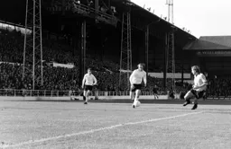 Rodney Fern attacks down the wing