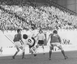 Vic Halom tries an overhead kick