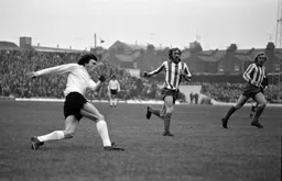 Jim Ryan fires in a shot