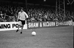 Butlin drives down the wing