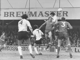 Barry Butlin risest highest to the ball