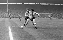 Viv Busby in a chase with a Sunderland defender