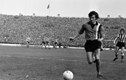 Peter Anderson away on his own