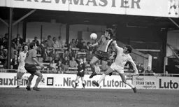 Peter Anderson bursts through