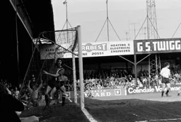 Barry Butlin appeals for a corner