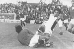 Peter Anderson slides in