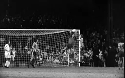 Keith Barber catches right under the bar