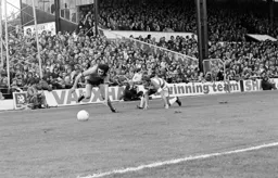 Barry Butlin gets round David Webb