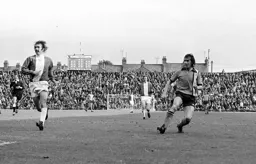 Gordon Hindson gets a shot away