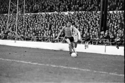 Gordon Hindson comes away with the ball