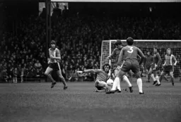 Jim Ryan in a midfield battle