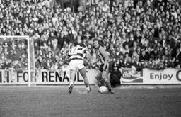 Steve Buckley stands his ground against Dave Thomas