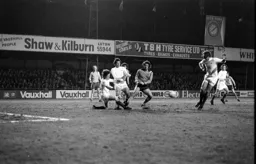 Jimmy Husband surrounded by Arsenal defenders