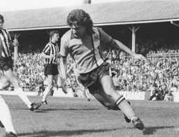 Peter Anderson chases after the ball