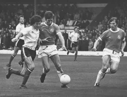 John Seasman battles his way through