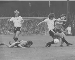 Jimmy Ryan clashes with Alan Slough