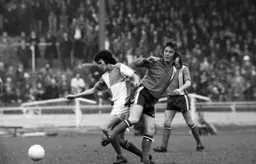 Andy King beaten to the ball