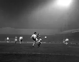 Jim Ryan outnumbered in the box (2)