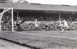 Dixie Deans heads just wide