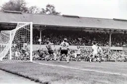 Dixie Deans hits the winner