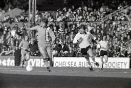 Alan West looking where to pass