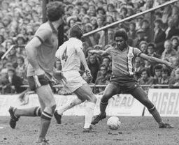 Ricky Hill teases the Bolton defence