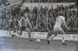 Steve Buckley powering down the wing