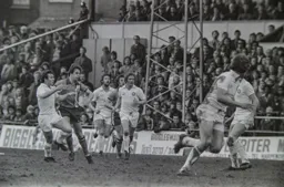 Lil Fuccillo edges Wanderers Peter Reid off the ball