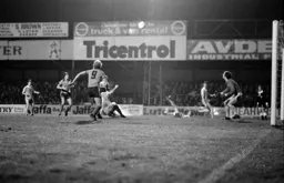 All eyes on the ball