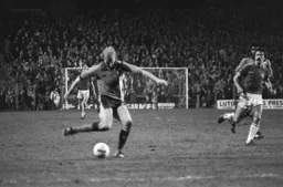 Ron Futcher trying to find a teammate