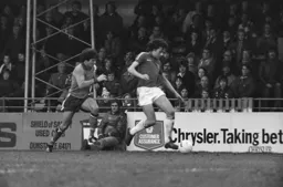 Phil Boersma chases down the wing