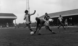 Phil Boersma tries to take the ball away from the keeper