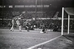 Bob Hatton closes in on Wigan Keeper