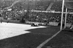 Bob Hatton scores in the first half (13)