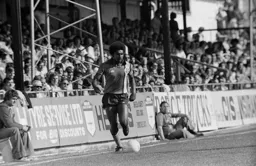 Ricky Hill unchallenged down the wing