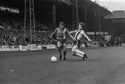 David Moss attacks down the wing