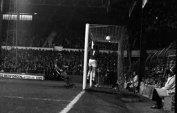 Bob Hatton watches the ball over the bar