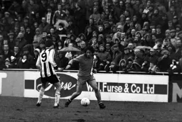 Barry Silkman moving down the wing