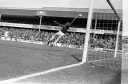 Keeper unable to keep out David Moss’s long range chip for the equaliser