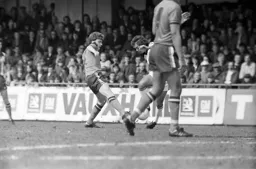 Mal Donaghy gets his tackle in