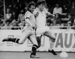 Mal Donaghy about to be tackled