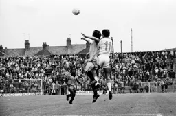 David Moss jumps high